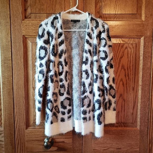 Leopard Printed Love Ellie Feather Yarn Cardigan - Picture 2 of 7